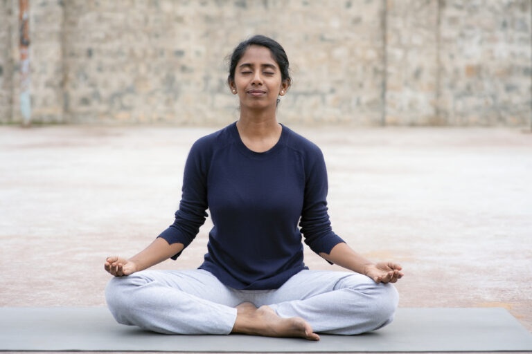 Cum să creezi o atmosferă propice pentru practica Yoga, inspirat de Sadhguru